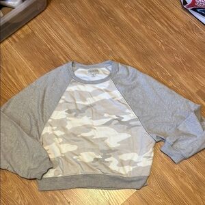 American Eagle Outfitters Gray and Cream Camo Sweatshirt